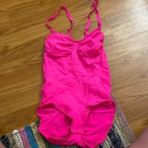 Skims pink bodysuit, never worn
